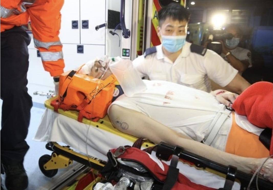 香港顶流男团mirror演唱会掉落两名伤者被抢救