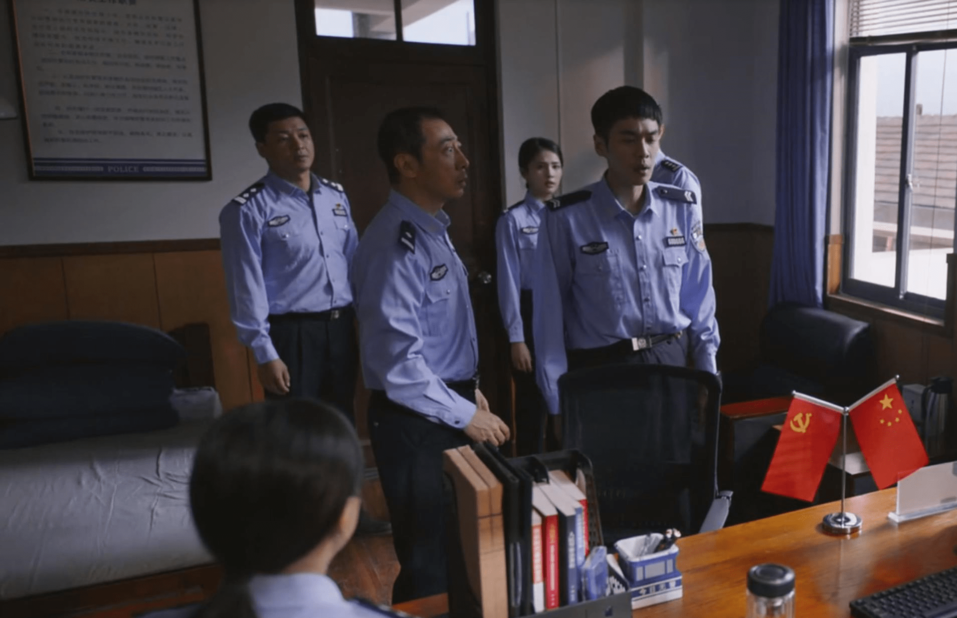 《警察荣誉》陈新城女儿事件出现，三名实习民警殴打继父