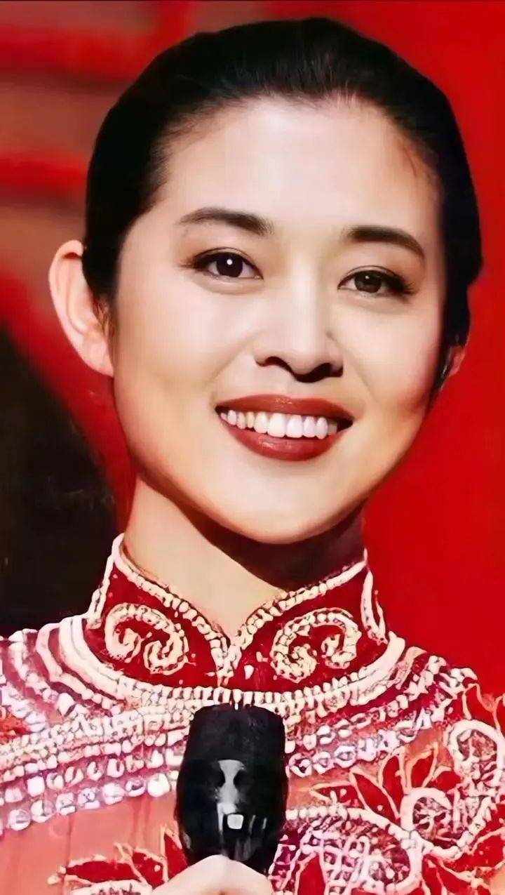 娱乐圈中年后发福的女明星，王澜、倪萍、陈红，你更喜欢谁？