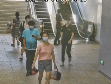 男子在地铁站随地小便劝阻乘客被行政拘留