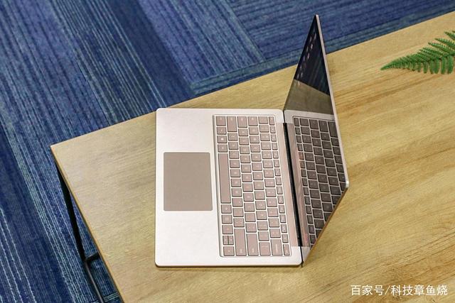 微软surfacelaptop3极简约外观设计