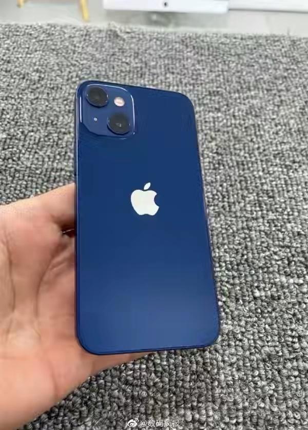 iphone13渲染图曝光，海蓝配色一模一样