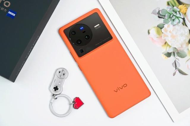 vivo X80 Pro是一款拍照效果非常好的旗舰手机