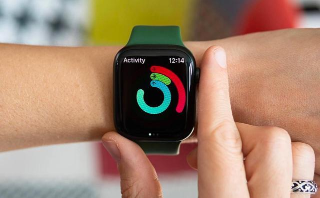 苹果设计了一款采用扁平表圈的Apple Watch