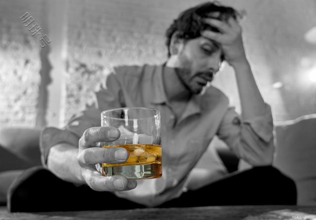 如果有4种饮酒情形，你已成为“酗酒者”，建议看看