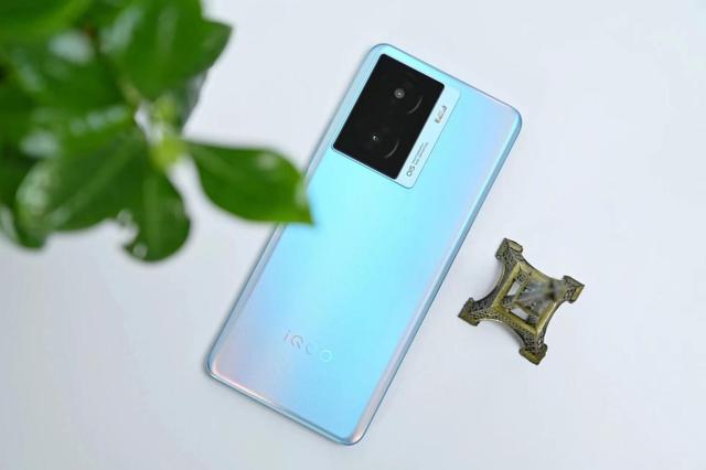 vivo S20震撼发布：6500mAh半固态电池，-20°C低温也能畅快使用！,vivo,S20系列,6500mAh蓝海电池,90W远航闪充,极寒天气手机,寒冷环境手机使用,超薄机身长续航,第1张