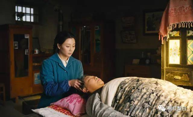岁月从不败美人，42岁殷桃凭几个动作把人看呆了