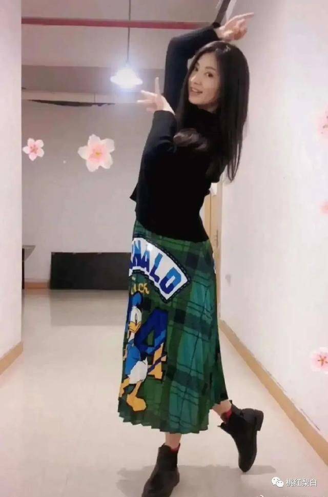 眉姐姐好好的一个大美女，颜值全折在丑衣服里了？