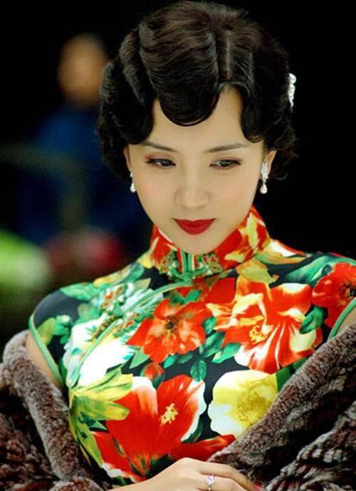女星旗袍装PK：陈好风情万种，倪妮不可方物，而她堪称时代经典！