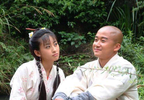 曾搭档吴京成名，与张铁林同居多年，和香港第一反派结婚很幸福