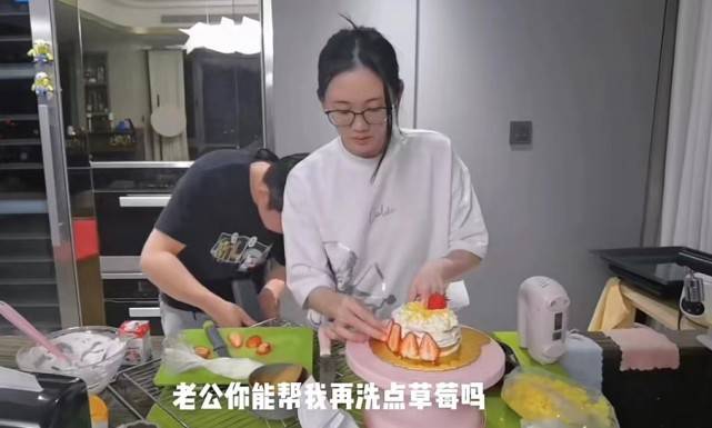 苗苗妹妹跳舞，作为郑恺小姨子，穿的衣服被指在姐夫家不合适