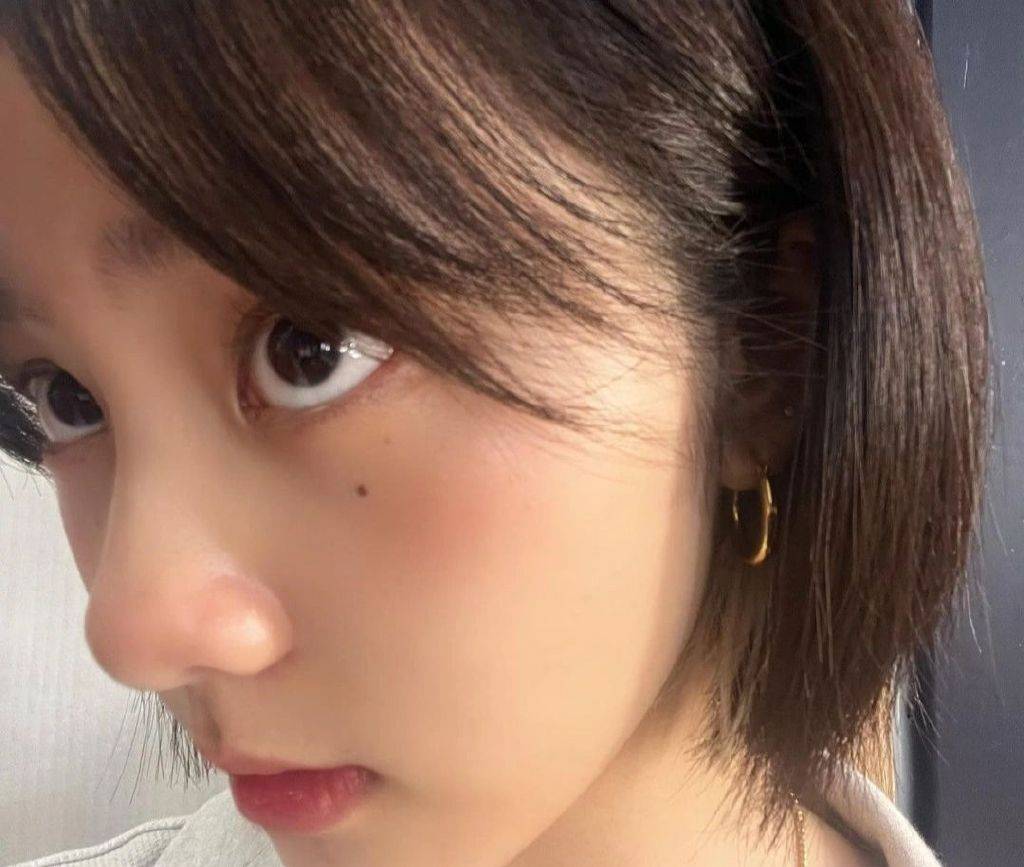 黄磊16岁女儿晒生活照，超高颜值让人过目难忘，短发卖萌更迷人！