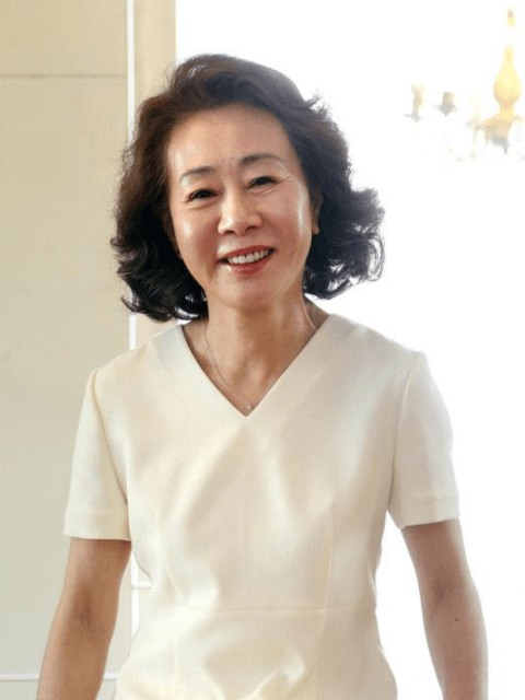 74岁韩国女星离婚35年未嫁，渣男前夫蹭热度：我出轨她才能过得好