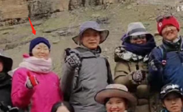 53岁孙楠与友人登山，整张脸晒红，和潘蔚结婚多年仍幸福