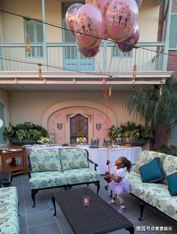 科比小女儿3岁生日，瓦妮莎带她在城堡里庆祝，举办温馨生日派对