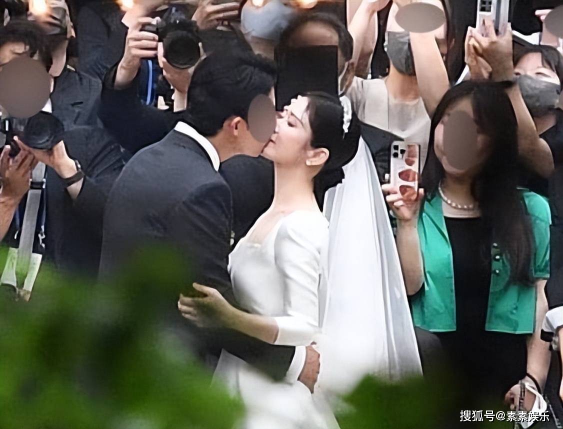 张娜拉婚礼现场和孙艺珍差不多：婚纱照首次曝光，新娘子现场跳舞
