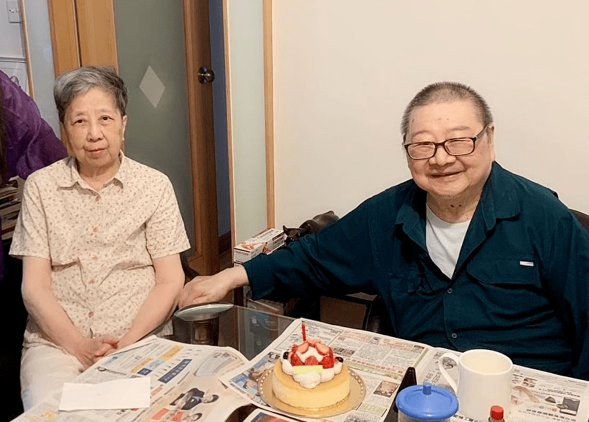 倪匡离世前自曝妻子脑退化，二人20岁闪婚，妻子花30年等他回头