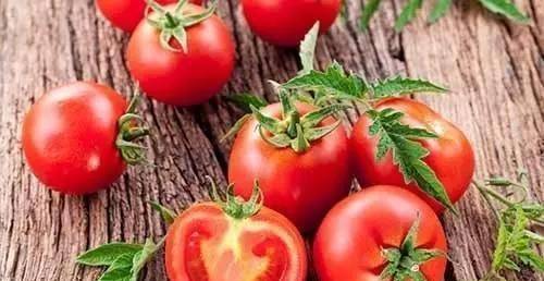 西红柿和此物配着吃，每天吃一次，脂肪不见了，大肚子也消失了