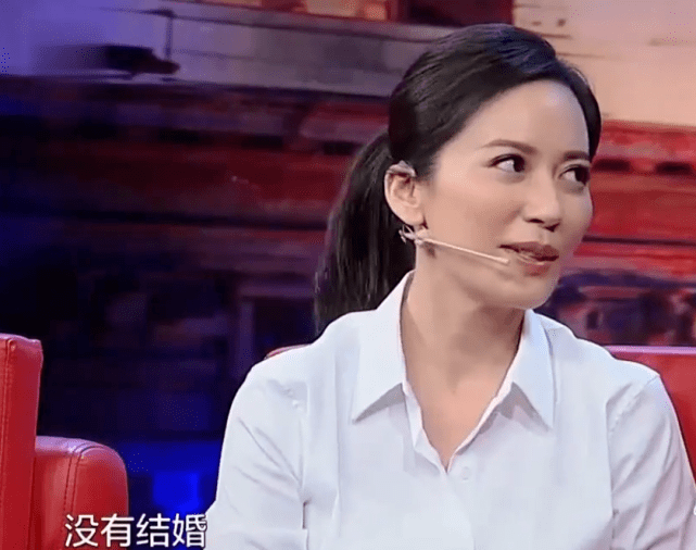 冰清玉洁的俞飞鸿，年逾50岁都还未婚未育到底图啥？