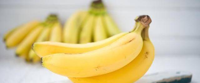 香蕉直的和弯的有什么区别？水果小贩：差别很大，买错等到浪费钱