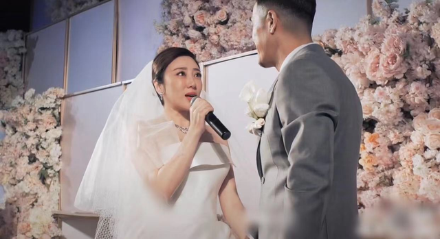 51岁海一天庆结婚4周年，老婆晒婚礼视频，陈坤李冰冰惊喜露面