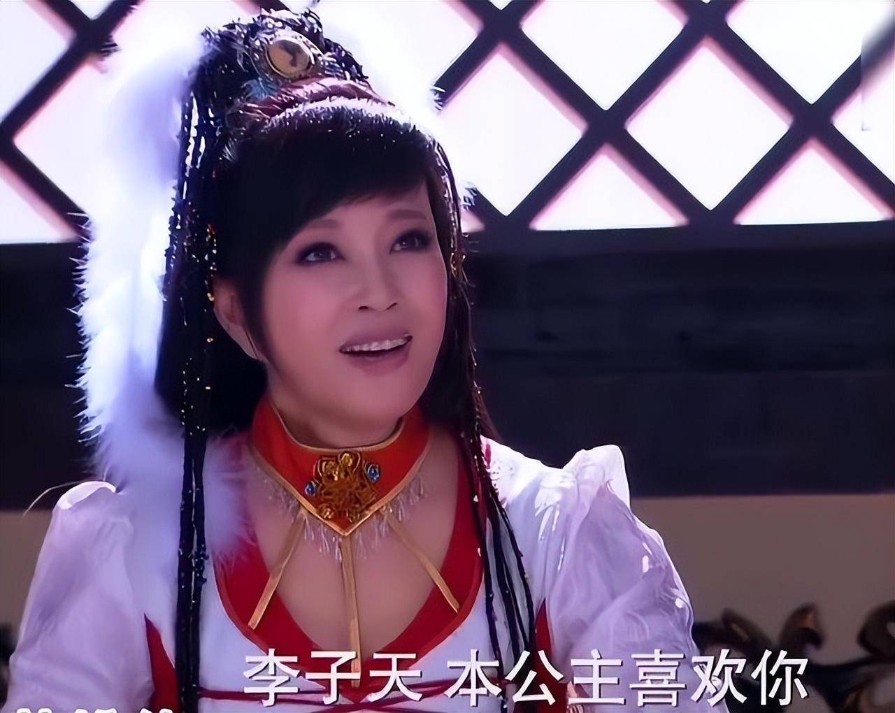 张子枫脱离滤镜演“高中生”，掀开多少中年女演员扮少女的蒙面纱