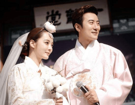 一婚嫁韩国艺人，被抛弃后再嫁中国老公，如今被公婆宠成公主！