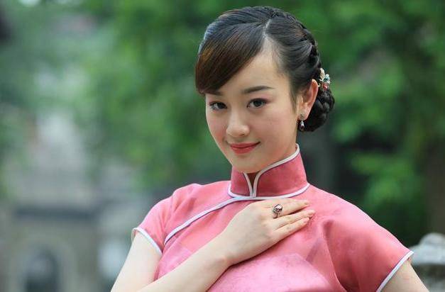 她被誉为刘亦菲接班人，却因整容，插足军婚遭嫌弃，今无戏可拍