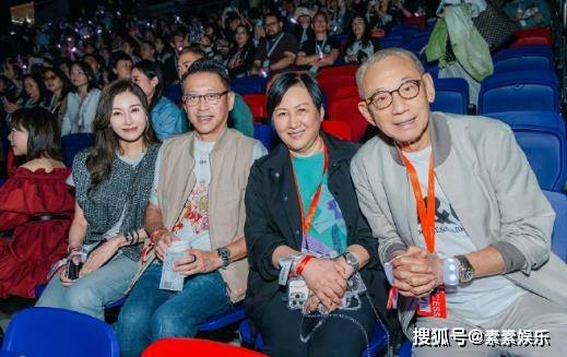 李嘉欣和许晋亨看谢霆锋演唱会,何超琼同场现身,3东说念主全程无换取
