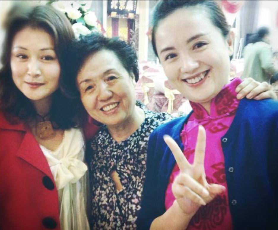 朱媛媛于月仙珍稀合影！底本两东谈主是学姐妹，临了互动惹东谈主泪目