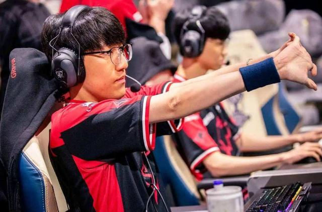 |LOL“传奇战队”散伙！曾12连胜力压SKT，笑笑：Theshy下手太狠
