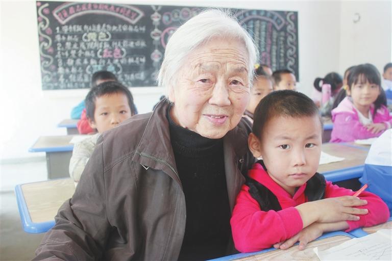 九旬“上海奶奶”在都昌倾其所有捐资助学 每天最多只花10元钱