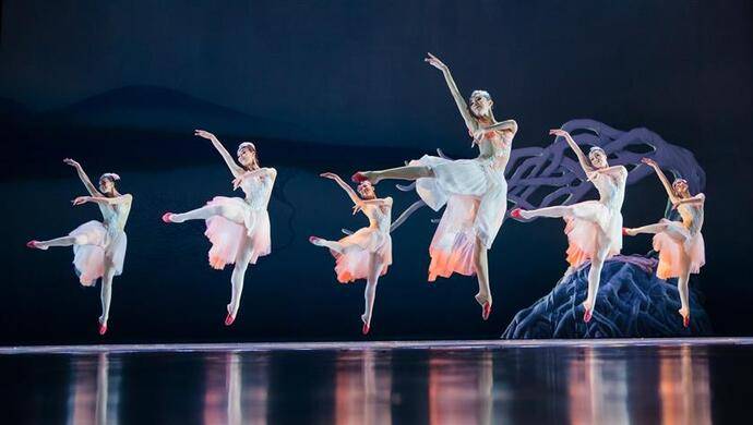 央视春晚等着看朱洁静！上海歌舞团25个姑娘跳的《朱鹮》究竟有多美？