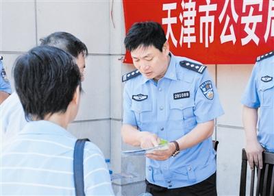 民警陈洪革在岗位上工作到生命最后一刻 36年，他用生命践行从警誓言 扫码阅读手机版