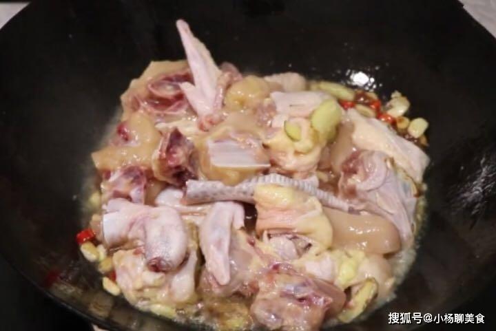 要想鸡肉好吃，就稀罕此种做法，鸡肉又香又嫩还不腥，越吃越想吃