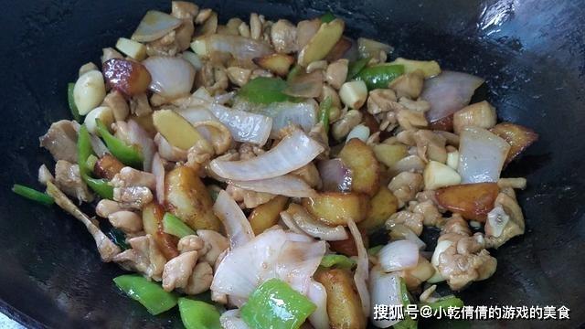 洋葱土豆焖鸡腿的做法，味道很不错的一道美食，又香又好吃