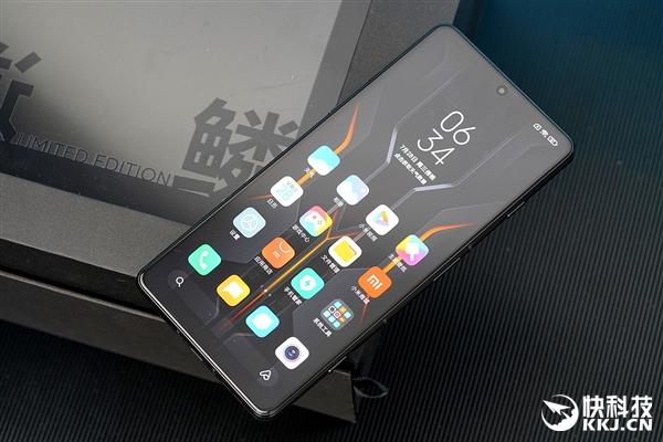 Redmi K40游戏增强版开箱图赏：“微晶”逆鳞 机甲风十足