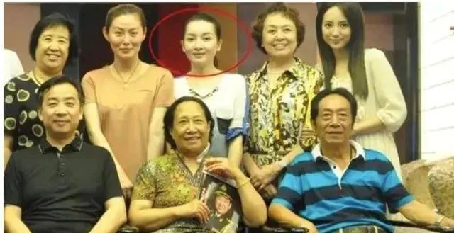 31岁女星嫁68岁老戏骨，如今7年过去，这对“父女恋”过得如何？