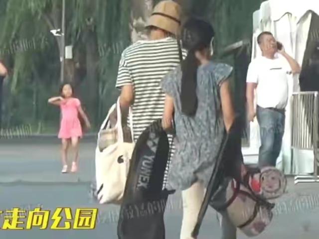 袁泉母女罕被拍，11岁女儿比例惊人模样太像夏雨，千元羽毛球抢镜