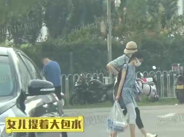 袁泉母女罕被拍，11岁女儿比例惊人模样太像夏雨，千元羽毛球抢镜