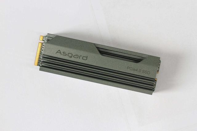 国产一出，垄断终结！纯国产PCIe4.0 SSD上市，性能比三星还牛