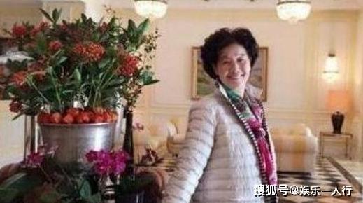 带你参观杨钰莹的豪宅：装修豪华又时尚，还布置了很多鲜花