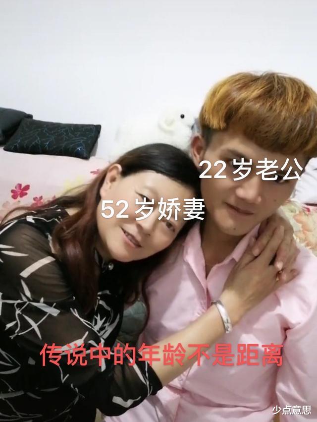 云南昆明，22岁男子迎娶52岁新娘引争议，女子：那是你们不懂爱情