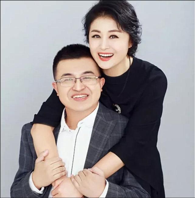 爱与取舍！“谢大脚”于月仙愧对婆婆台上哭，爱弟情切好感动