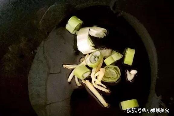 这菜我家隔三差五做一次，方法简单，营养丰富孩子抢着吃比肉香