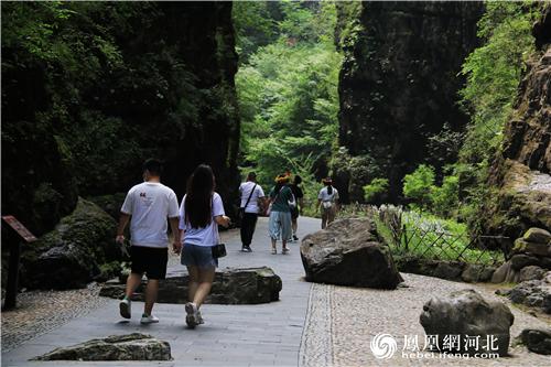 河北野三坡：百对情侣共念七夕誓言，青山为证、爱你今生