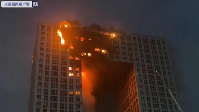 大连高楼失火！15层以上大楼灭火难度高，逃生往上还是该往下跑？