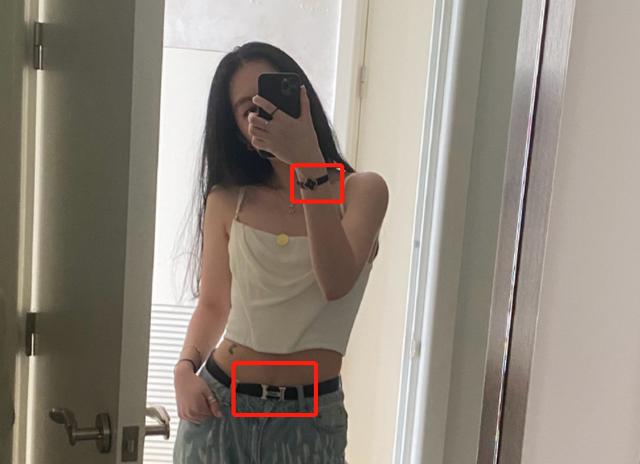 李咏19岁女儿晒近照，穿抹胸上衣纹身瞩目，背名牌包生活日常奢侈