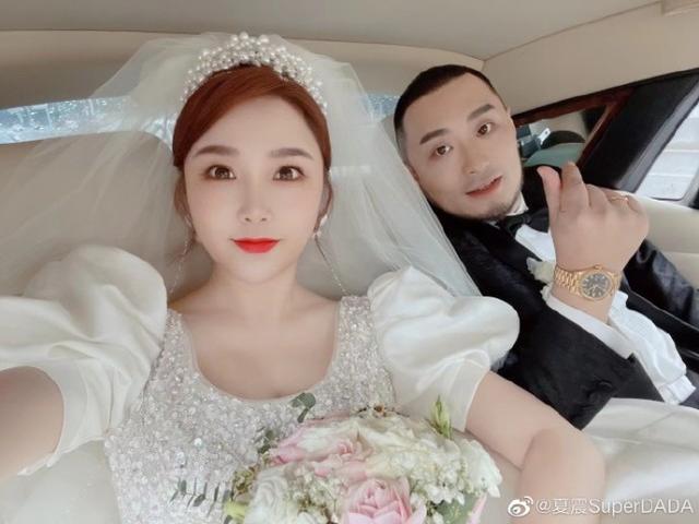 创1选手江璟儿与SDT老板夏震结婚，婚礼现场俩人甜蜜拥吻，超幸福