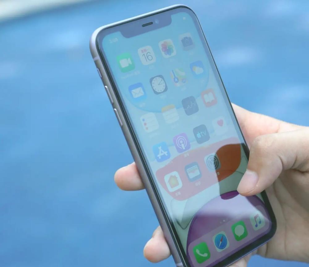 从5499降至3999 iPhone11发布两年销量反涨 A13超麒麟9000成关键